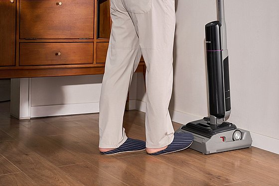 ���� ��� ����� ����� ���� ���  EUREKA FloorShine  ��� NEW880BK
