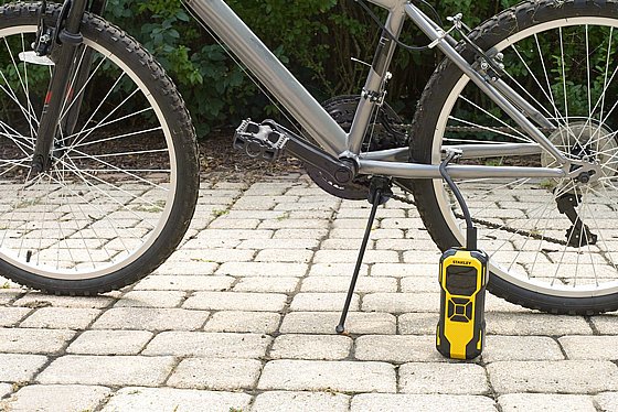 משאבת אויר חשמלית נטענת וניידת סטנלי SXIF0101